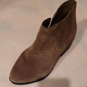 Clark Suede short boots